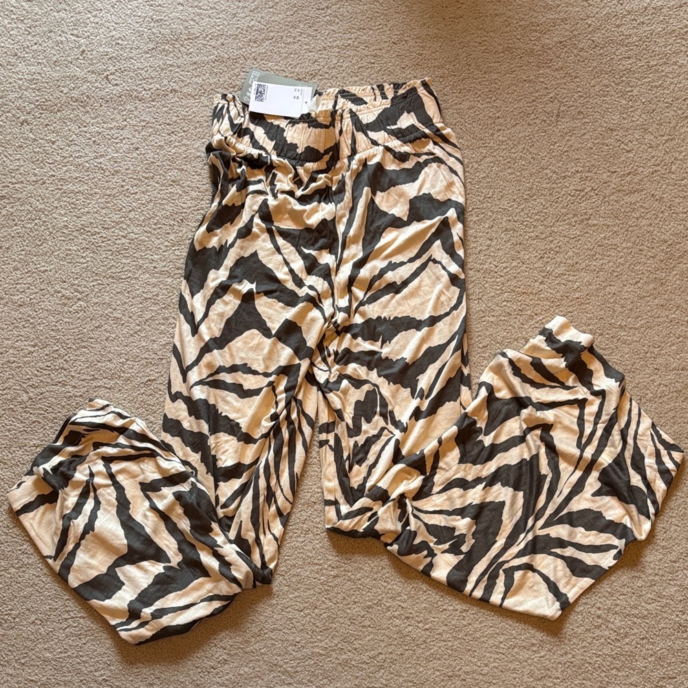 NWT H&M beige and Black Zebra Print Wide Leg Pants